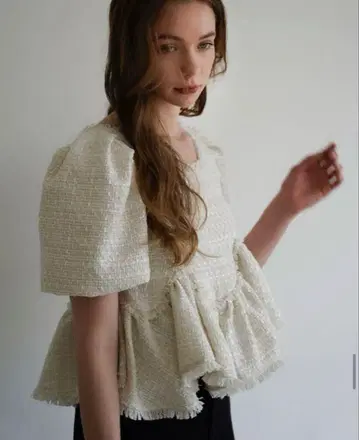새상품급 acka tweed peplum tops
