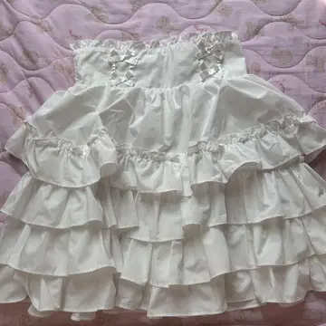 화이트 프릴 플레어 스커트