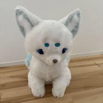 화이트와 스카이블루 봉제 인형
