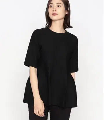택 포함 새상품 미착용 컴시즘 페플럼 니트