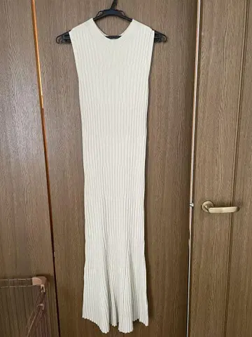 아푸와이저 리셰 아이보리 리브 슬리브리스 원피스