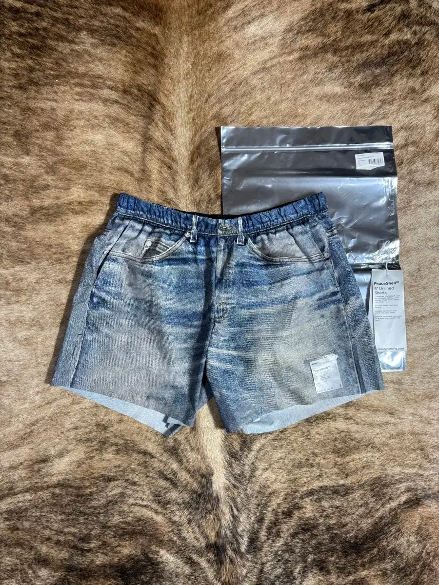 Satisfy Peace Shell Digital Denim 5-inch Half Pants