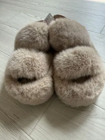 새상품 시마무라 퍼 샌들 복슬복슬 통굽 베이지 L 24cm