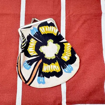 마리메꼬 새상품 가마구치 파우치 Tiara / Pieni kukkaro