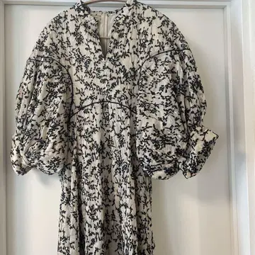 CLANE FLORET EMBROIDERY ARM ONE PIECE
