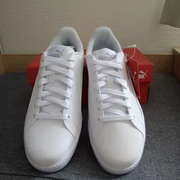 [ 새상품급 ] ( 시착만 한 상품 ) PUMA 화이트 스니커즈 23.5