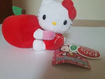 헬로키티 봉제 인형 사과 안고 30주년