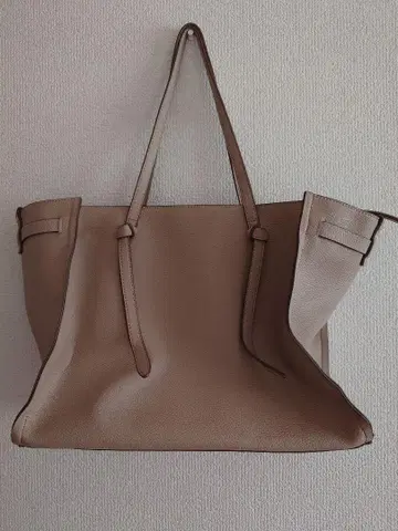 베이지 가죽 토트백 골드 지퍼