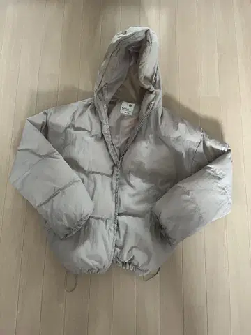 베이지 다운 자켓