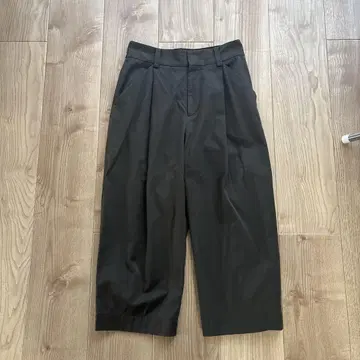 마가렛호웰 DENSE FINE COTTON TWILL 트라우저