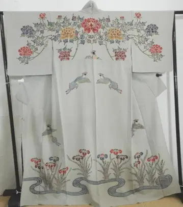 순수 실크 류큐 홍가타 호몬기 단의 기모노 꿩과 꽃 안료 새 아야메