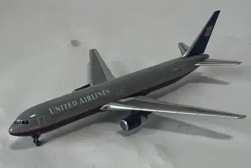 United Airlines B 767-300