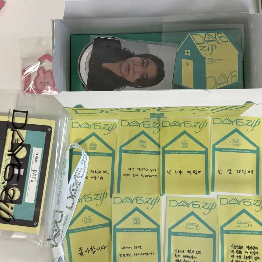 DAY6 | 데이식스 Day6 pop-up entry/exit gift + Phil carabiner