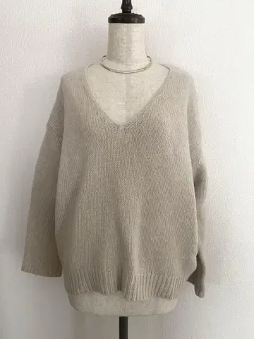 GALERIE VIE 갤러리 바이 파인 울 V넥 니트