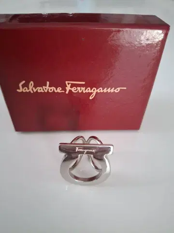 페라가모 Salvatore Ferragamo 스카프링