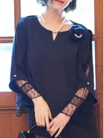 [ 새상품급 ] 루일 에 부티크 레이스 슬리브 상의 LL 네이비