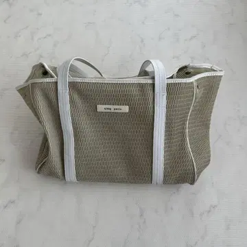 qbag 파리 네스트 L 사이즈 지퍼 달린 큐백 색상: 올리브