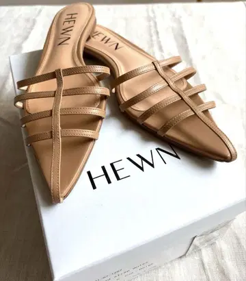 HEWN 휴먼 Pointed strap mules 플랫 샌들