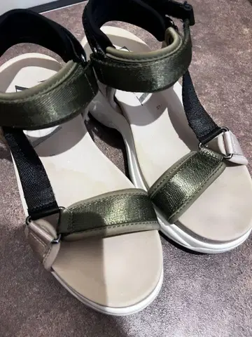 ZARA 자라 플랫 스포츠 샌들 37 사이즈