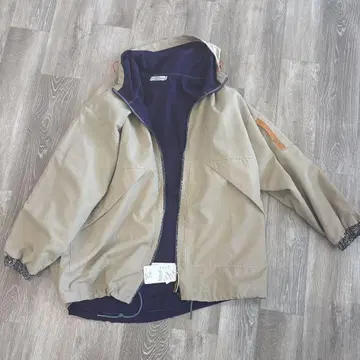 A43 GREIGE M 사이즈 후드 부착 마운틴 파카