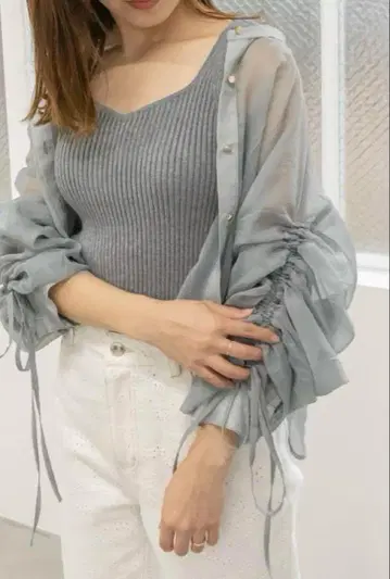 RANDA 소매 개더 숏 시어 셔츠