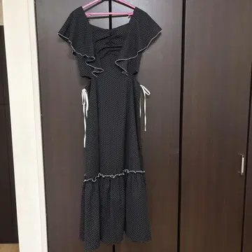 rienda 프릴 허리 오픈 원피스