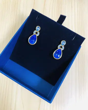 새상품급 스와로브스키 Swarovski 귀걸이 블루