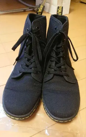 Dr. Martens 하이컷 스니커즈