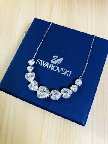 새상품급 스와로브스키 Swarovski Nouba 목걸이 하트형
