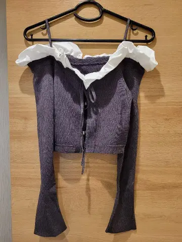 [ 미사용 ] SNIDEL 프릴 오프숄더 풀오버(gry)