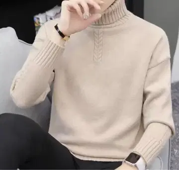 베이지 하이넥 니트 스웨터