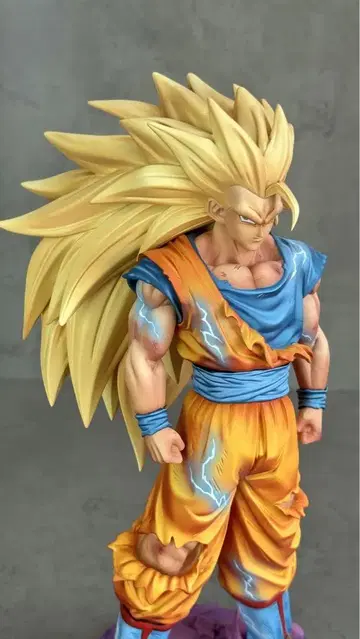 드래곤볼 손오공 초사이어인 피규어