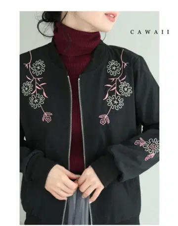 cawaii 자수 디자인의 블랙 자켓