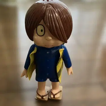 게게게의 키타로 일본 나막신을 차는 인형