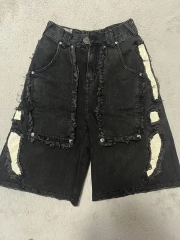SKOOT UNDERWORLD JORTS/BLACK 타카토, 아오바 착용
