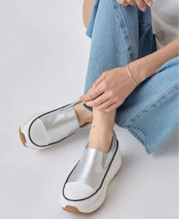 [ 미사용 새상품 ] 비어즐리 가죽 슬립온 실버 23.5cm