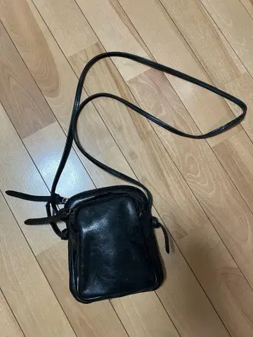 블랙 가죽 숄더백