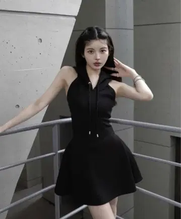 다리치 후드 베어컷 미니 원피스