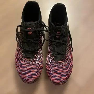 축구 스파이크 푸마 퓨처 24.5