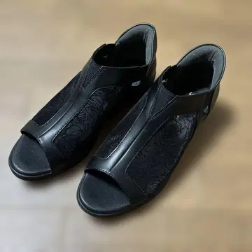 블랙 꽃무늬 메쉬 오픈토 샌들