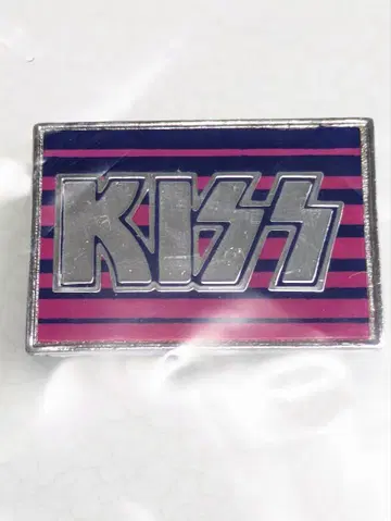 KISS 핀 배지 에나멜 로고 빈티지 키스 1980년대