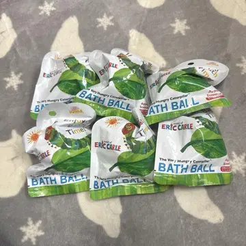 배고픈 애벌레 목욕 공