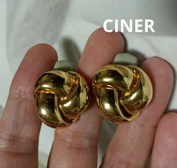 CINER 골드 컬러 귀찌