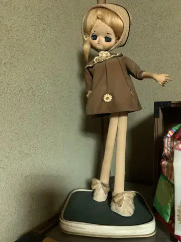 오래된 인형 50년 이상 된 것