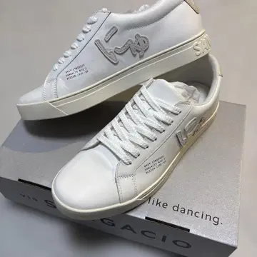 SANGACIO 화이트 스니커즈