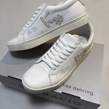 SANGACIO 화이트 스니커즈