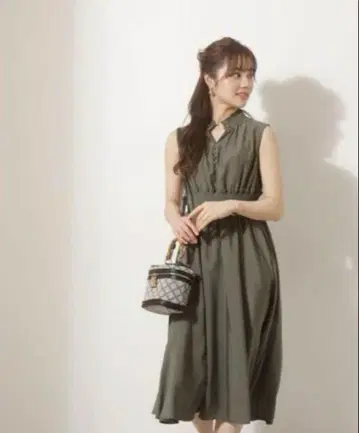 새상품급 썸머 원피스 카키 proportion body dressing