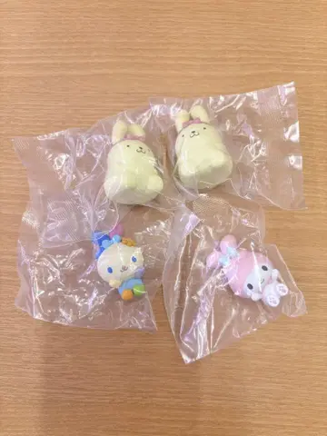 산리오 변신 토끼 피규어