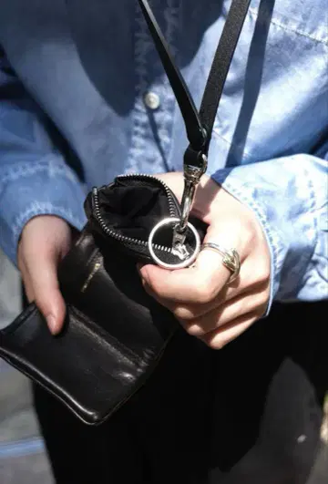 COMESANDGOES NECK STRAP 가죽 넥스트랩