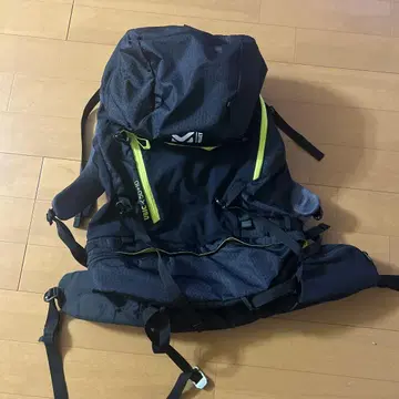 MILLET UBIC 50+10 백팩 블랙과 옐로우 컬러